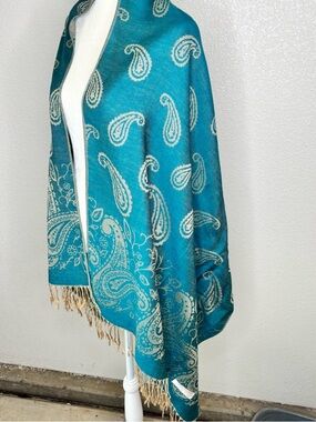 100% Pashmina Teal and Cream Paisley Shawl Wrap